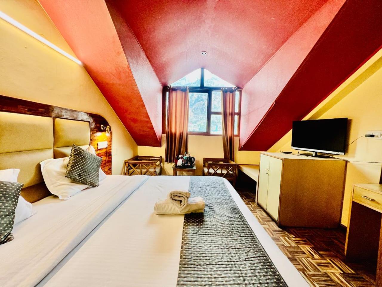 Hotel Kalinga Grand - Luxury Comfort !! Travellers Delight !! Budget Friendly !! Prime Location !! Guest Favourite Manali  Exterior photo
